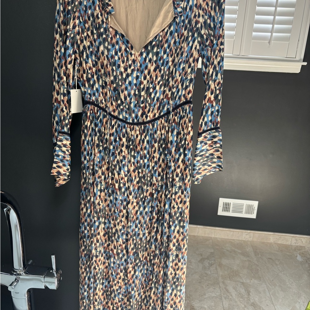 NWT ECRU (small) Natalie Scalloped Hem Dress - STUNNING